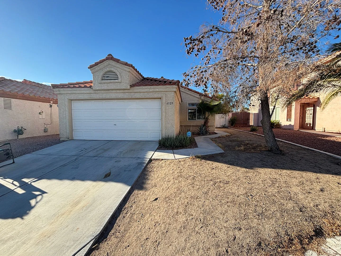 Gorgeous Single Story 2Bed/2Bath/2Car home located in Northwest Las Vegas — Photo 1
