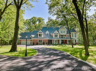 18 Squire Ln, St Charles, IL 60174