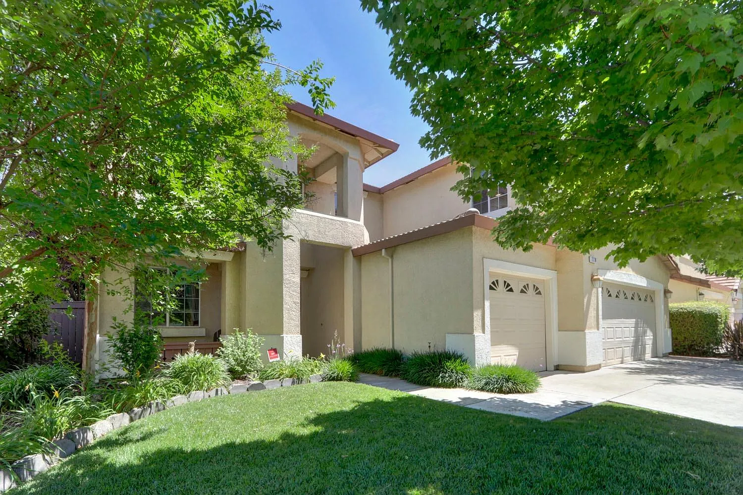 220 Menard Cir photo 1