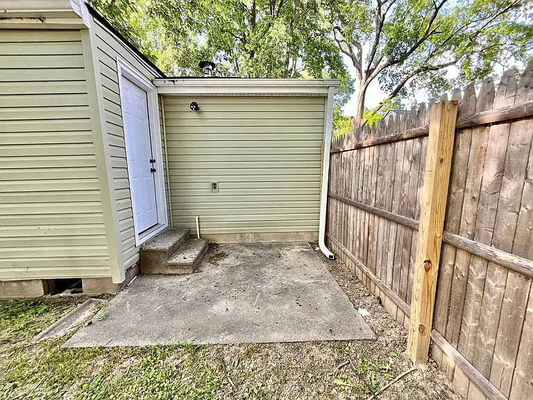 1118 W Whitney Ave — Photo 27