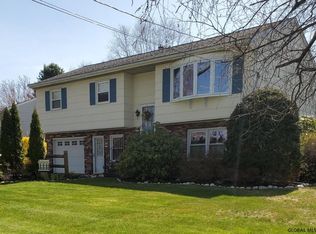 10 Willoughby Dr, Albany, NY 12205