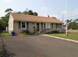 106 Pennant Ave, Beachwood, NJ 08722