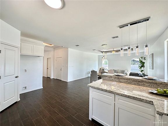 5th image of 410 Gonzalez Dr