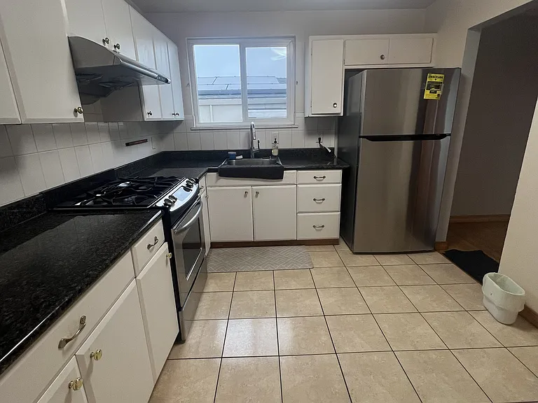 240 Catalina Ave — Photo 5