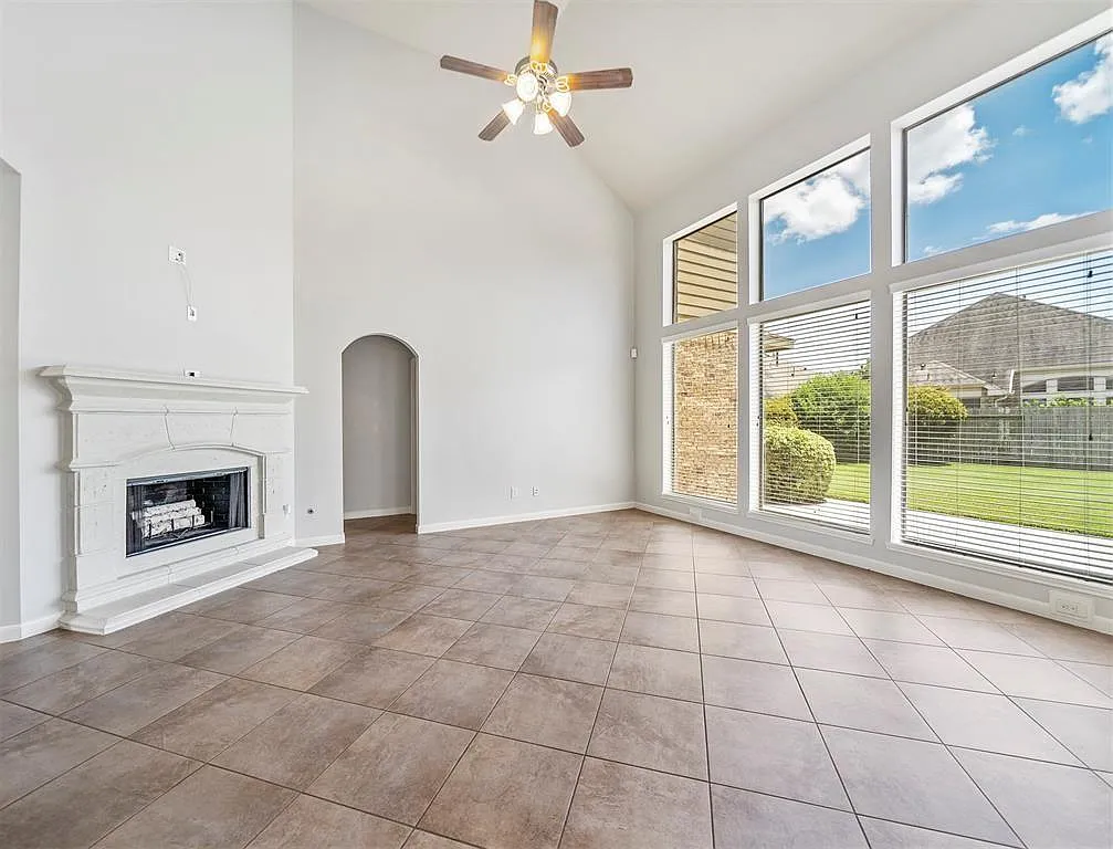4 bed, 3.5 bath, 3501 sqft, $3,300 — Photo 1