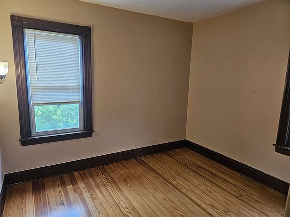 5th image of 70 Warburton St