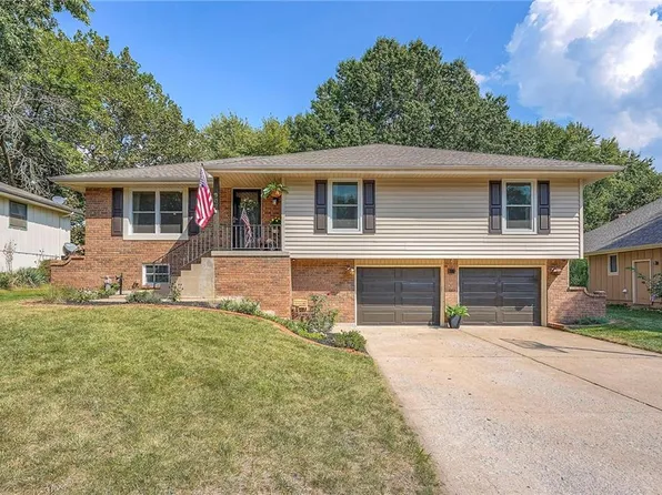 607 NE Birchwood Dr, Lees Summit, MO 64086