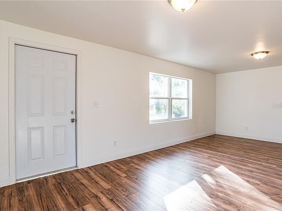 5th image of 854 N Davis Ave