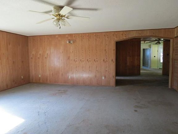4th image of 395 E Maple St