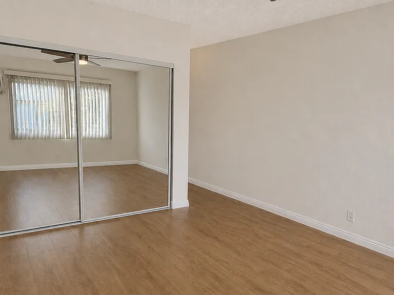 351 Riverdale Dr #11 — Photo 6