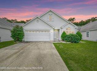 28 Merion Ln, Jackson, NJ 08527