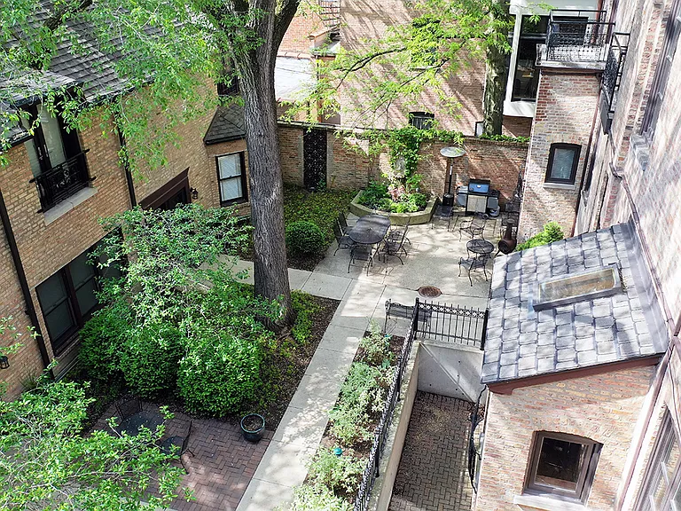 1228 N Dearborn St #2 — Photo 43