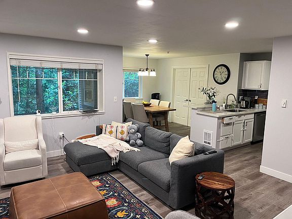 4th image of 18501 SE Newport Way Unit J140