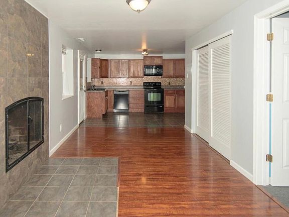 3rd image of 2022 Goodale Ave