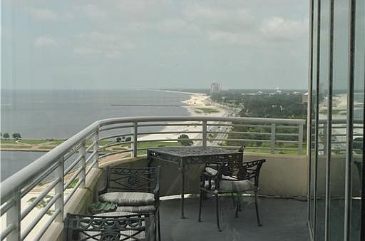3rd image of 2060 Beach Blvd