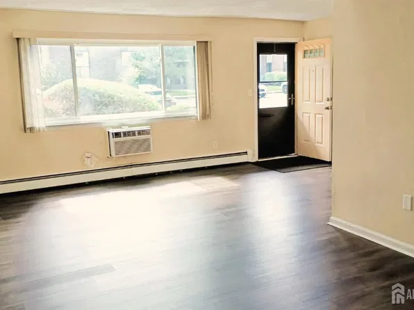 117 Cricket Ln, Woodbridge, NJ 07095