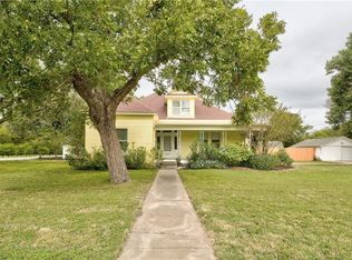 1303 W San Antonio St, Lockhart, TX 78644