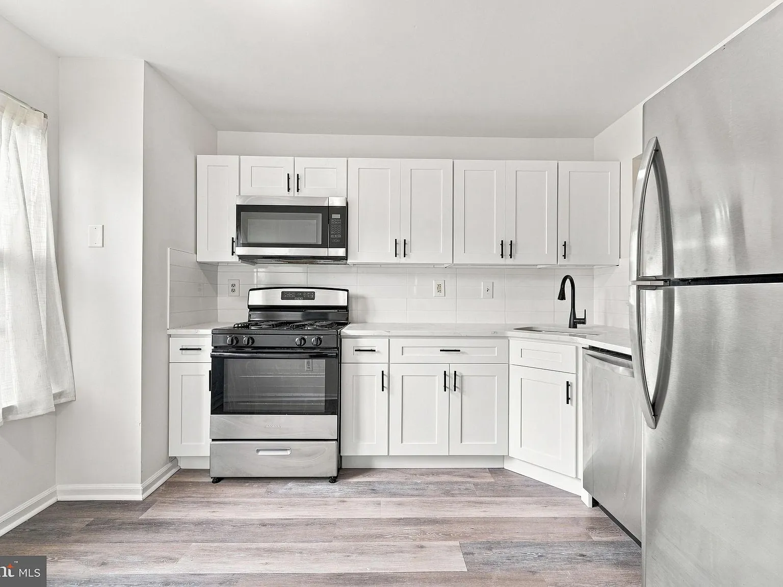 2 bed, 1022 sqft, $2,200 — Photo 4