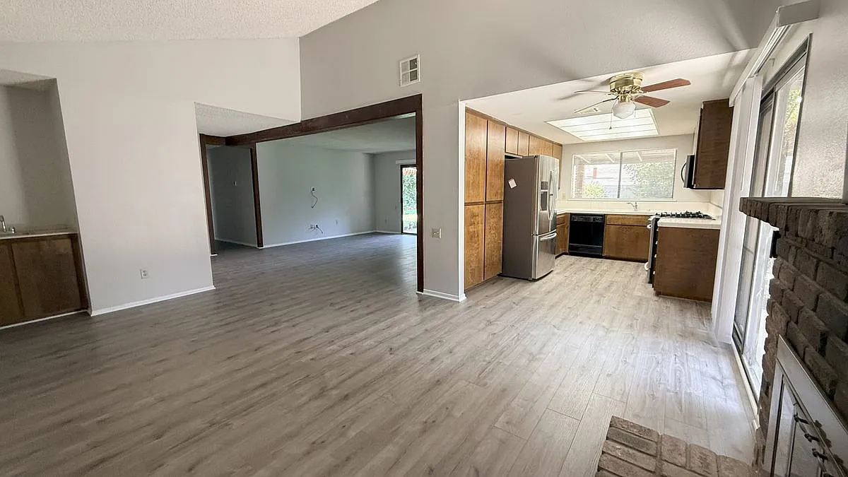 3 bed, 2.0 bath, 1350 sqft, $3,000 — Photo 2