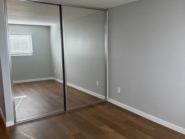 Harbor Terrace Apartments — Photo 17