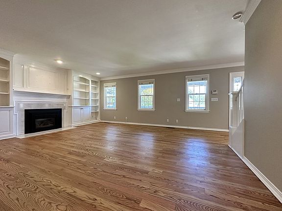 4th image of 604 Village Ct