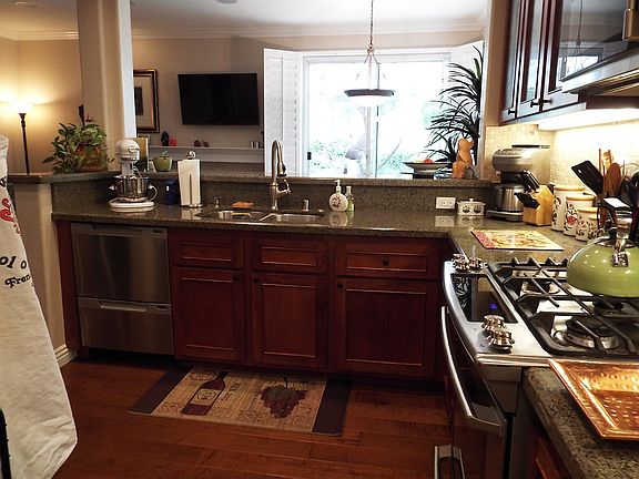 5th image of 95 Trofello Ln