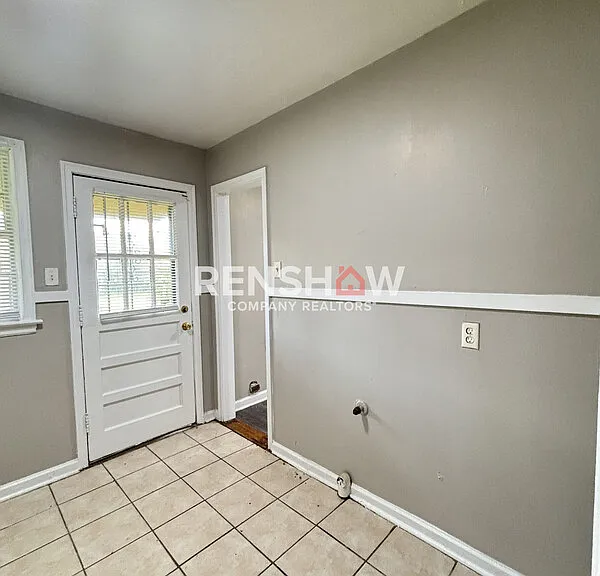 1065 Larry Ln — Photo 10
