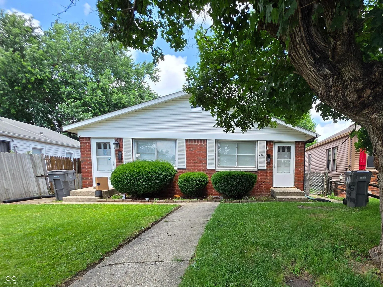 2 bed, 1.0 bath, 880 sqft, $1,200 — Photo 1