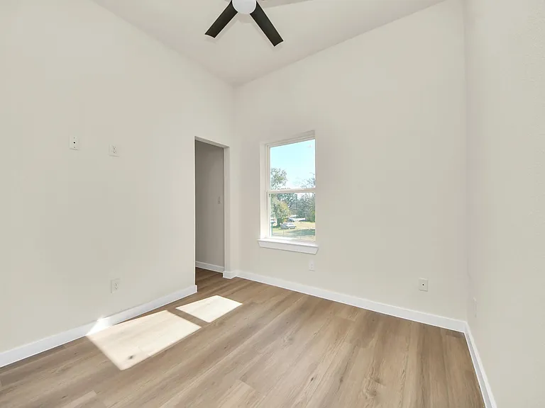 8025 Peachtree St #B — Photo 31