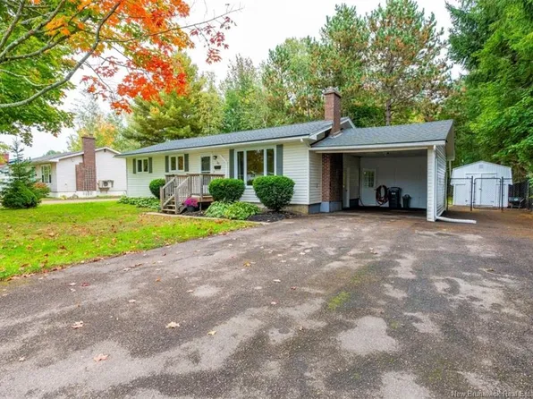 381 Beaumont St, Dieppe, NB E1A 1A7