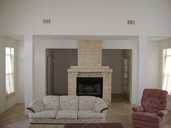 Living Area 22' X 24"