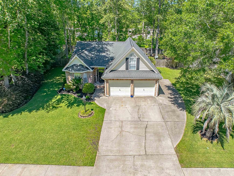 1st image of 210 Essex Dr