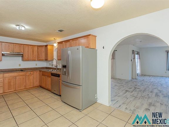 4th image of 209 W Damson St