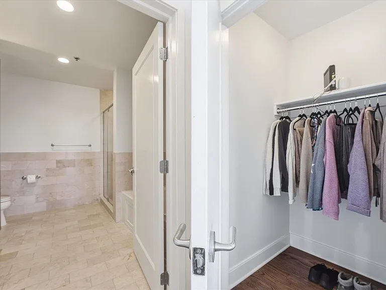 1125 Maxwell Ln #Penthouse 1221 — Photo 22