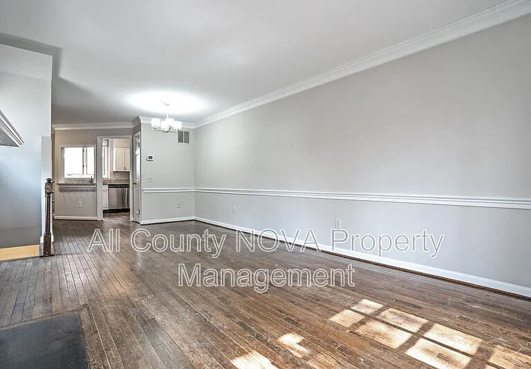1203 Michigan Ct — Photo 8
