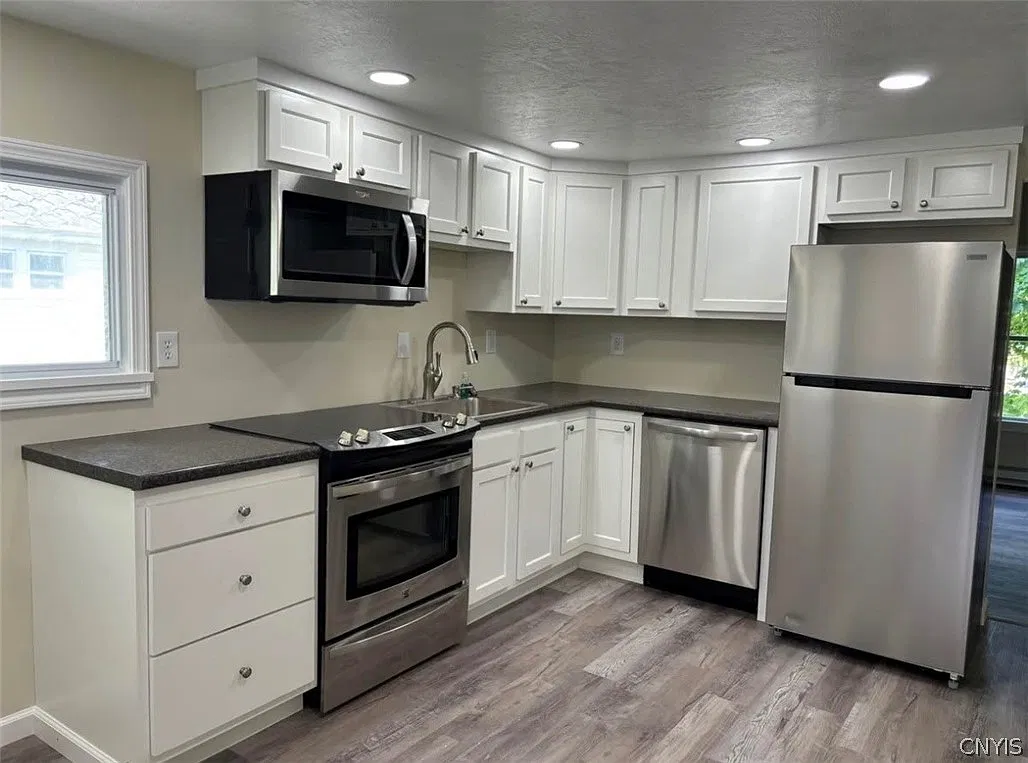 2 bed, 1.0 bath, 1639 sqft, $1,200 — Photo 3