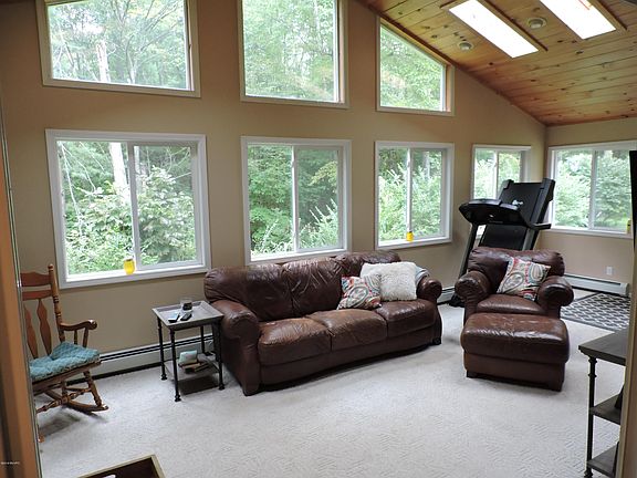 4th image of 17180 Outer Dr