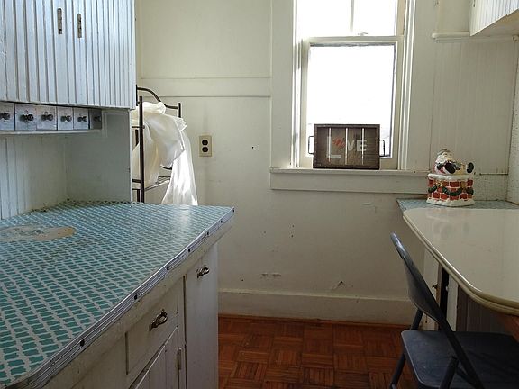 5th image of 1303 Bridge Ave