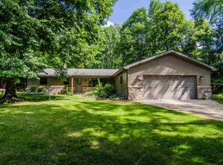 8578 Winncrest Rd, Neenah, WI 54956