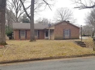 707 Cottage Pl, Burlington, NC 27217