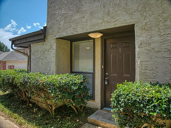 2nd image of 711 Harbour Town Dr APT 1