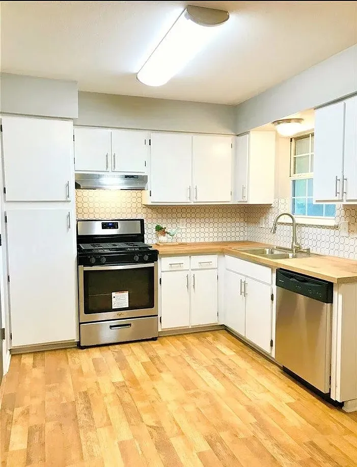3 bed, 1.5 bath, 1096 sqft, $1,300 — Photo 3