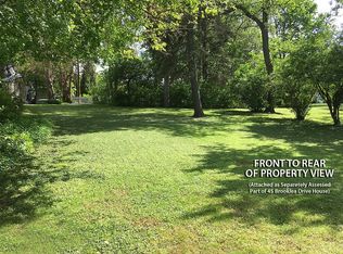 44 Royal Oak Dr, Rochester, NY 14624