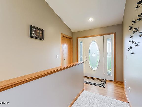 4th image of 4859 Roosevelt St