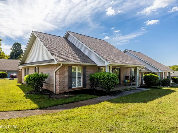1018 Huntington Pl, Maryville, TN 37803