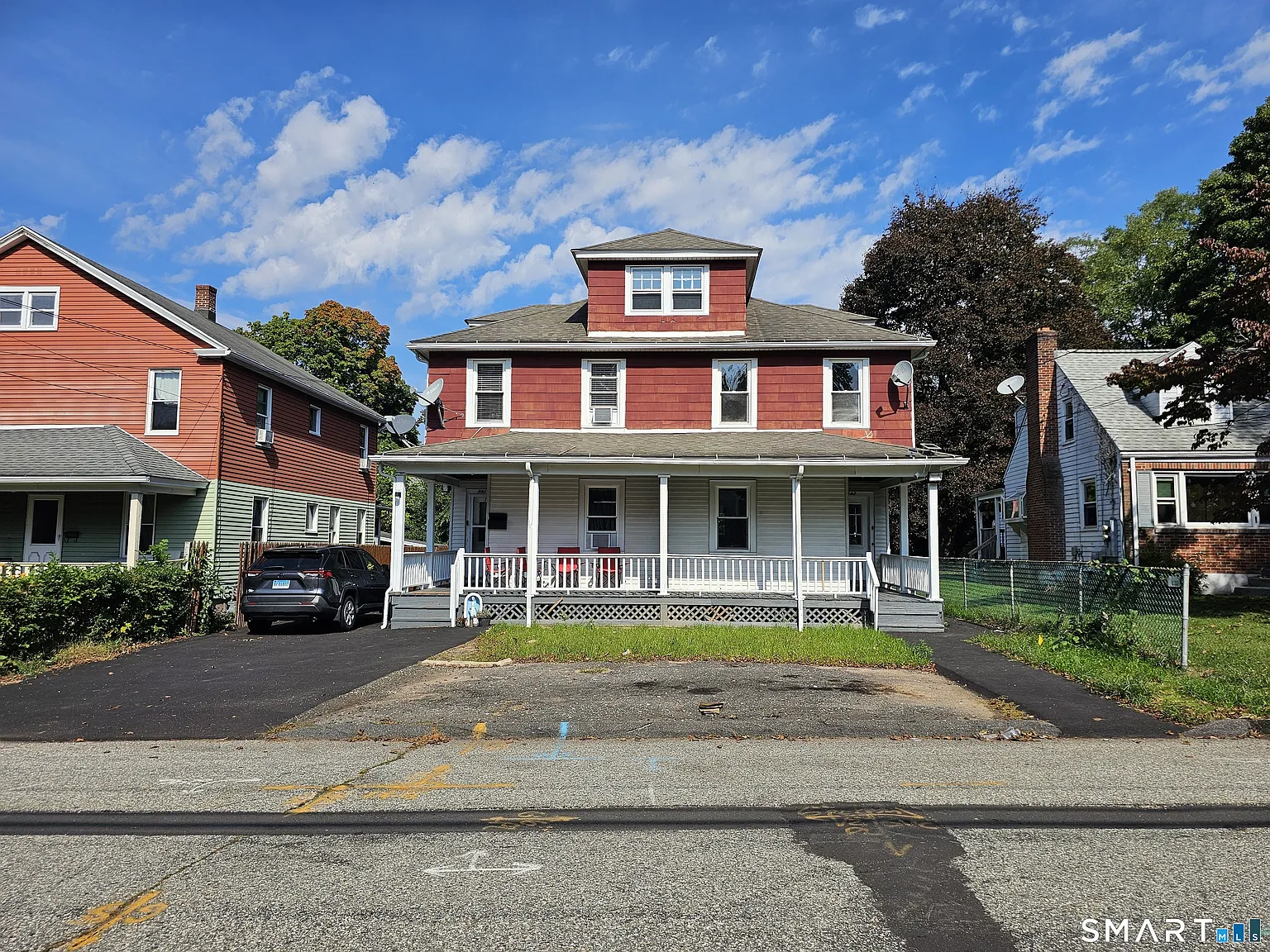 3 bed, 1.5 bath, 2716 sqft, $2,300 — Photo 2