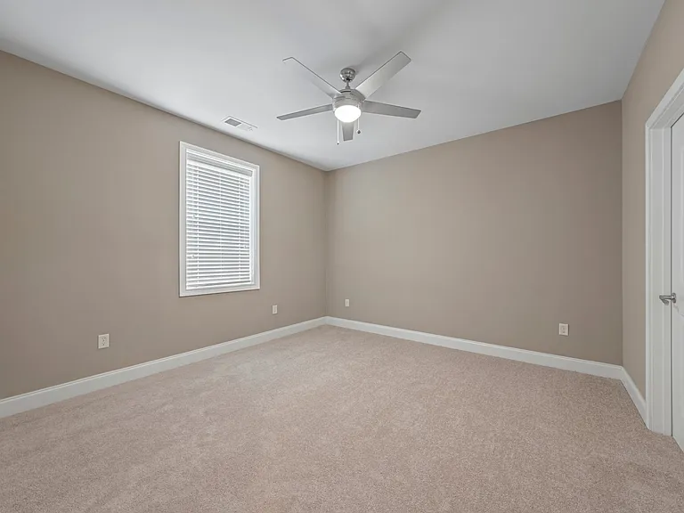 Mount Victor Olde Towne Luxury Apartments — Photo 38