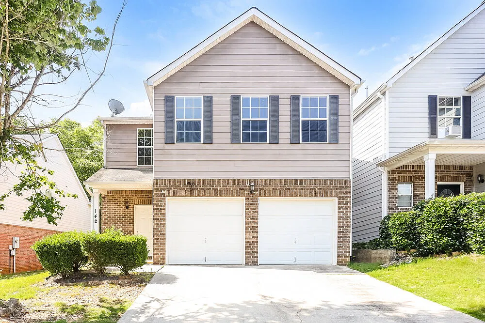 4 bed, 2.5 bath, 2296 sqft, $1,935 — Photo 1