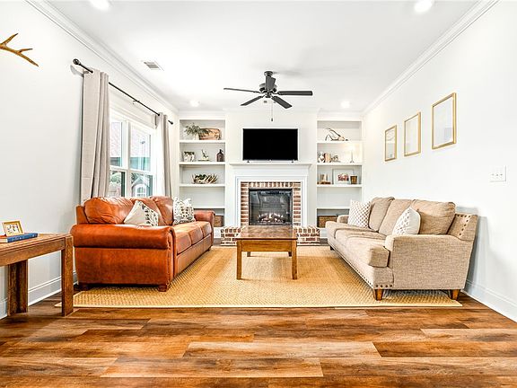 3rd image of 2324 Rutland Rd