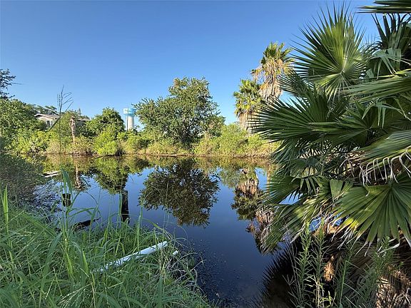 2nd image of 1013 Canal E